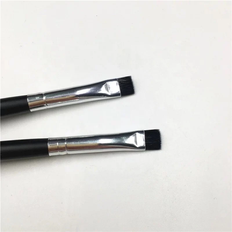 FLAT CONCEALER BRUSH